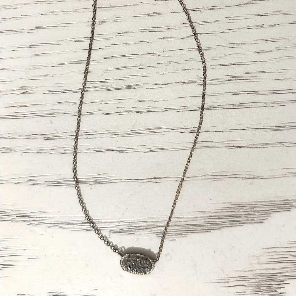 Kendra Scott necklace